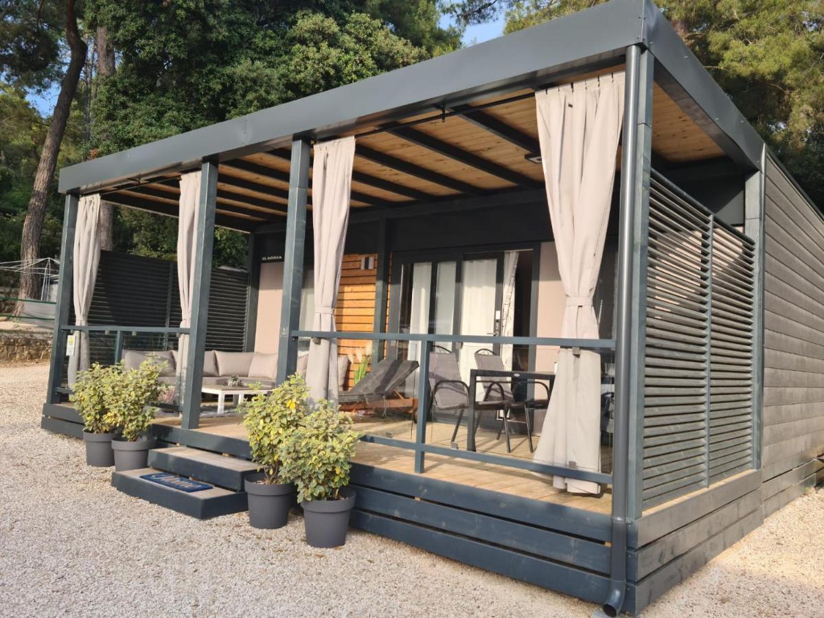 Hemy Casa - Lux Mobile Homes Ровінь Екстер'єр фото