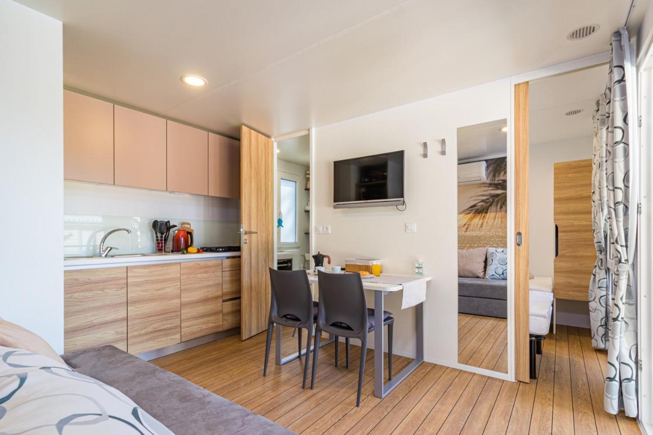 Hemy Casa - Lux Mobile Homes Ровінь Екстер'єр фото